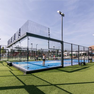 Panorama Padel Court Glas Padel Stadion 10*20m Weiß Schwarz angepasst mit LED-Floodlicht / Stahlpfosten / Stahlnetz