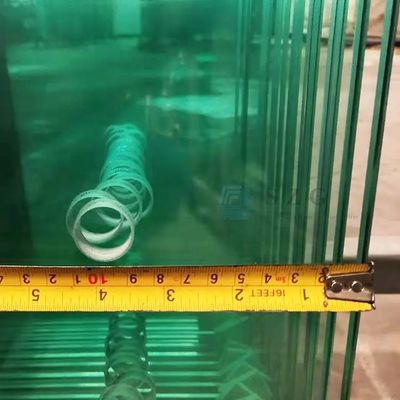 6 mm gehärtetes Glas mit Bodenrandverarbeitung und Bohrlöchern