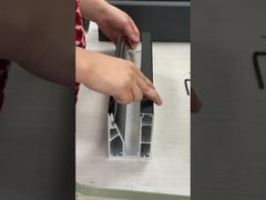 Glasmontage auf dem Aluminium-U-Profil